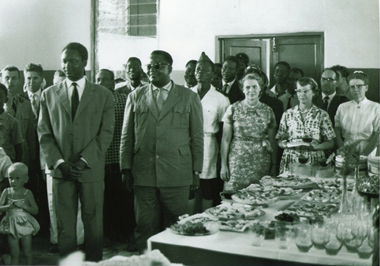 1961: cérémonie d'uverture Hôpital Evangélique de Bemberke par Hubert Maga, premier président du Bénin